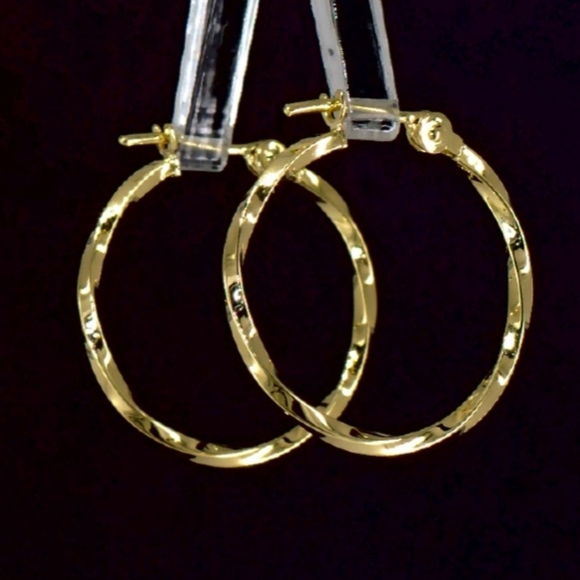 Kay Jewelers Polished Twist Hoop Earrings 14K Yellow Gold 2mm - Picture 3 of 12